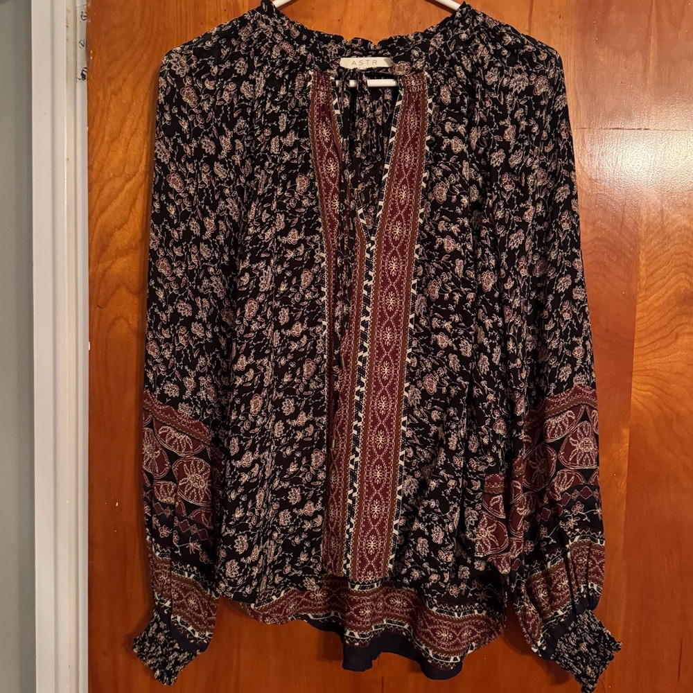 ASTR the Label Flowy Floral blouse
